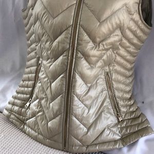 Calvin Klein gold sleeveless vest size Small